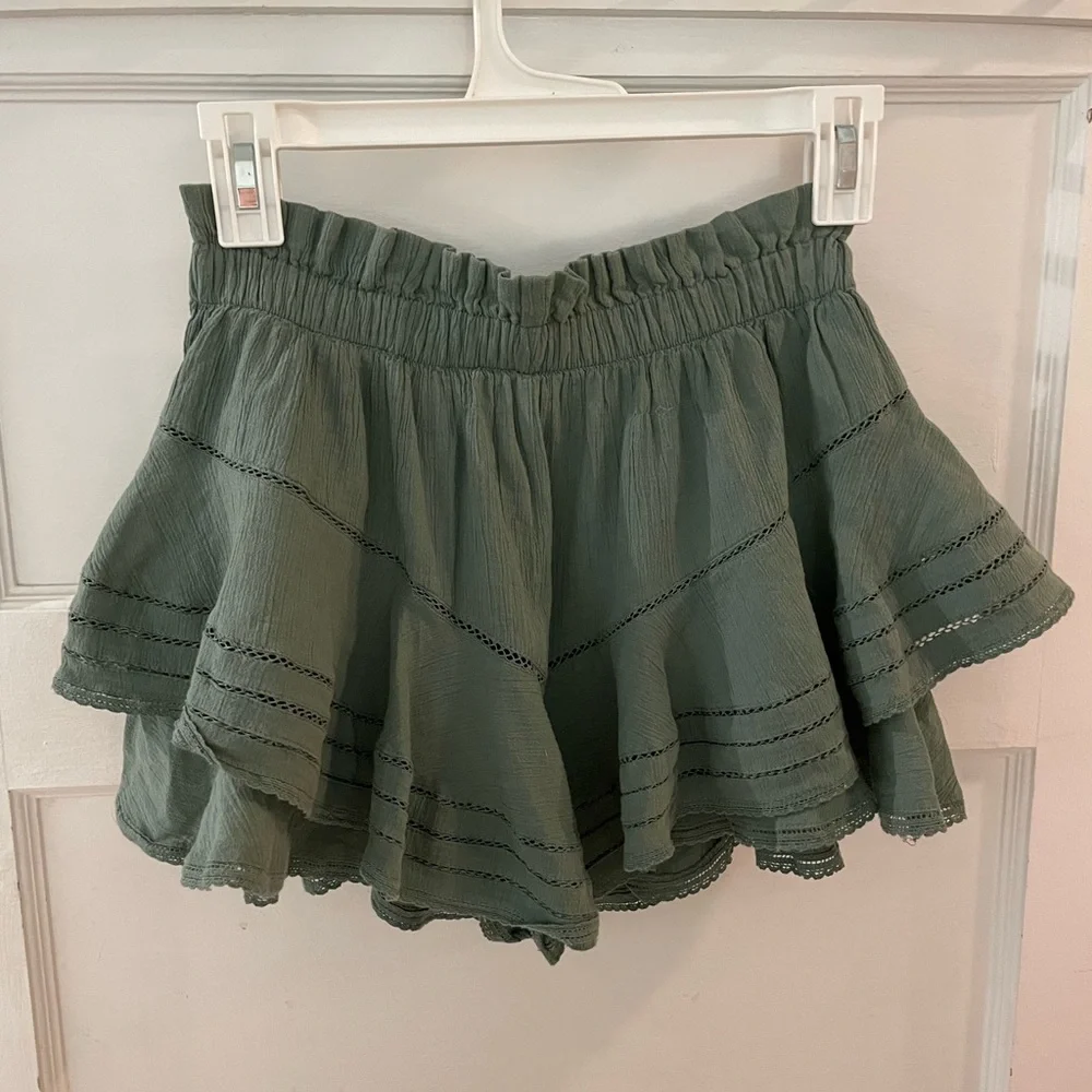 AERIE Rock 'N' Ruffle Palm Green Skort Size XS - Picture 2 of 7